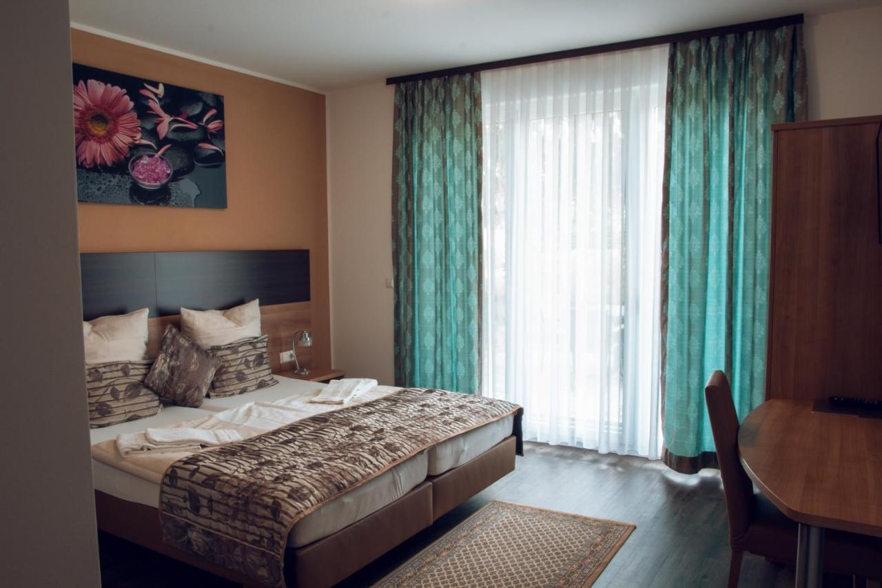 Hotel Pizzeria Da Beni Kochersteinsfeld Kültér fotó