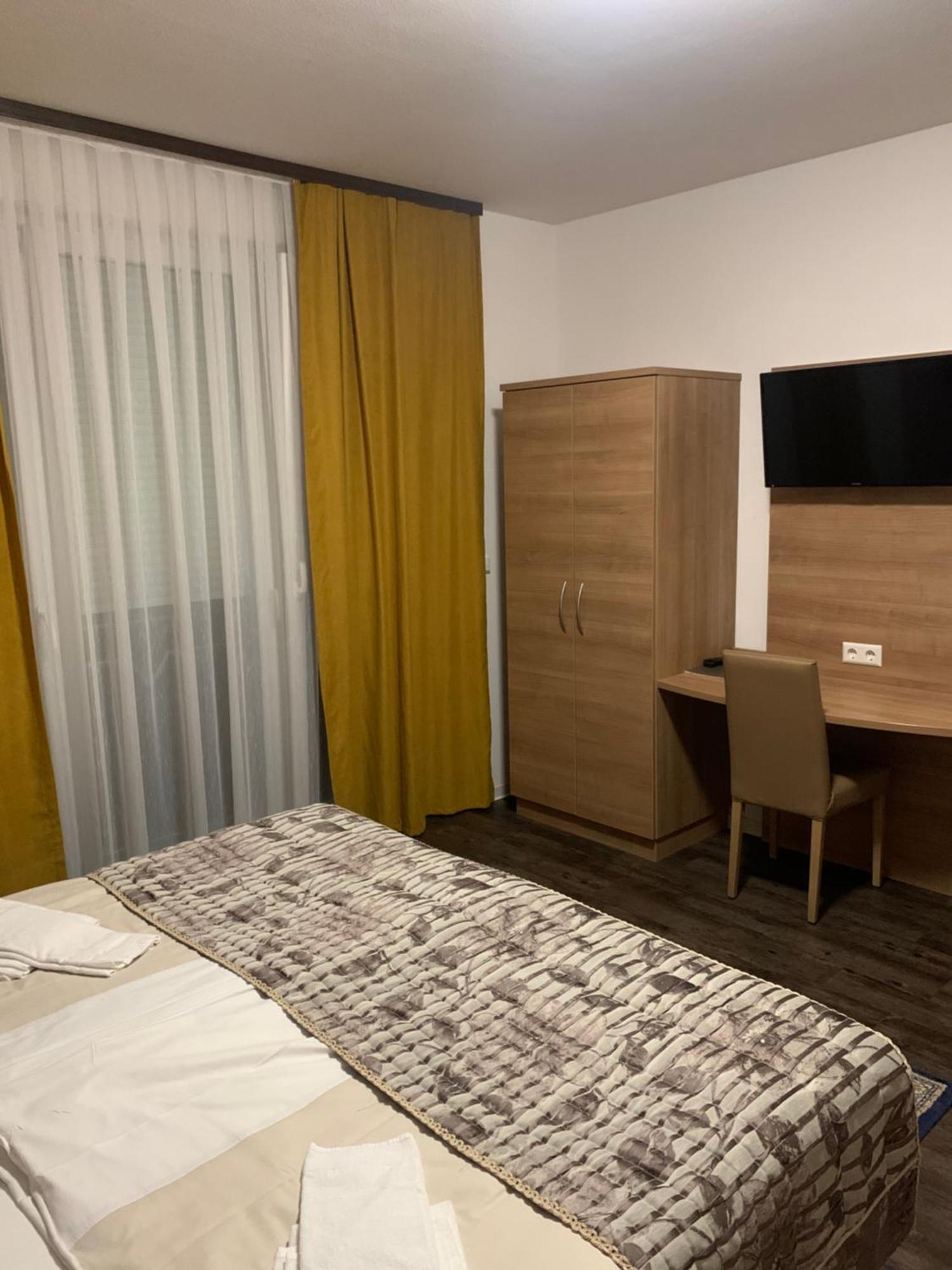 Hotel Pizzeria Da Beni Kochersteinsfeld Kültér fotó