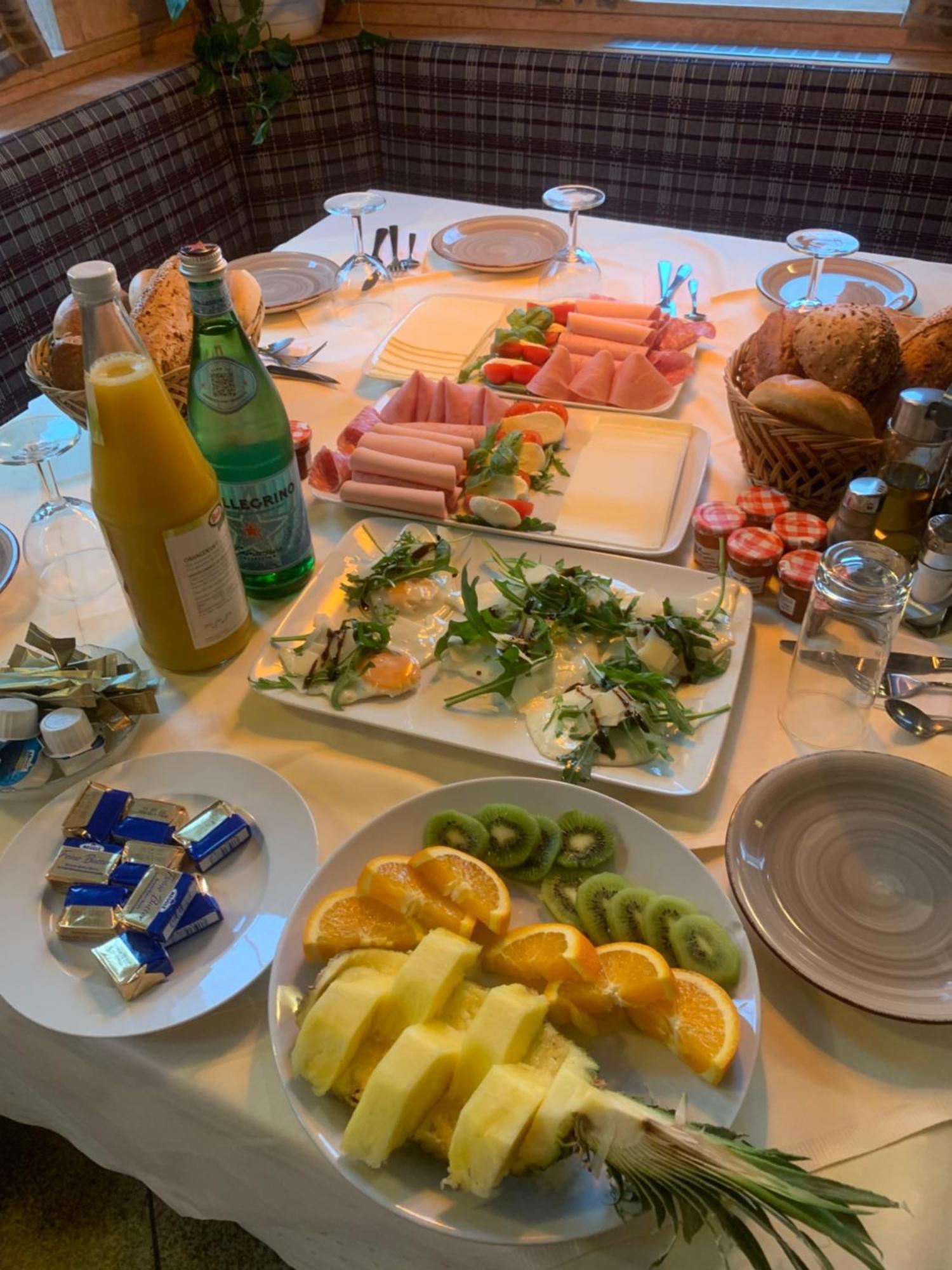 Hotel Pizzeria Da Beni Kochersteinsfeld Kültér fotó