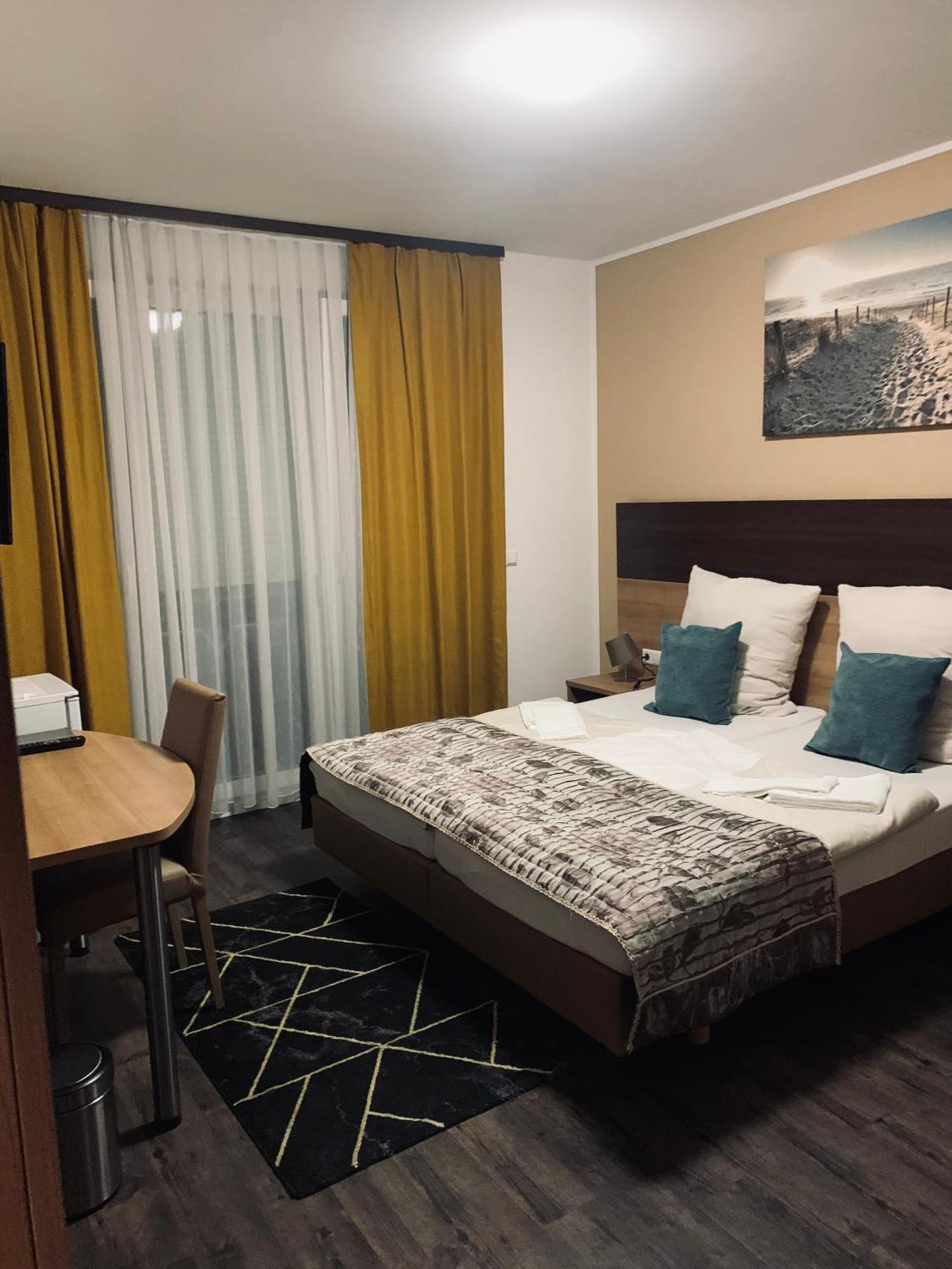 Hotel Pizzeria Da Beni Kochersteinsfeld Kültér fotó