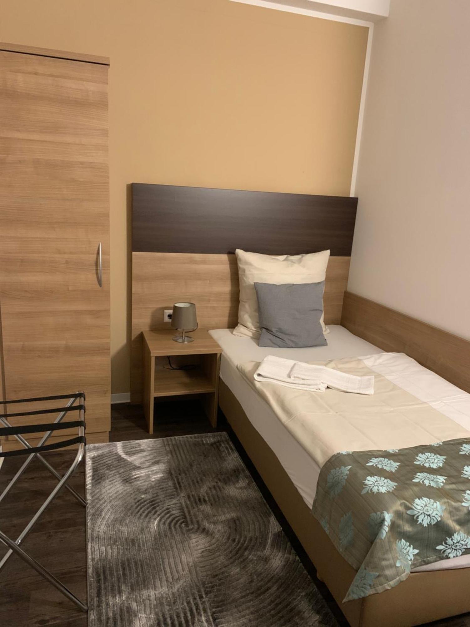 Hotel Pizzeria Da Beni Kochersteinsfeld Kültér fotó