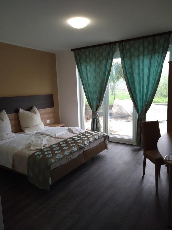 Hotel Pizzeria Da Beni Kochersteinsfeld Kültér fotó