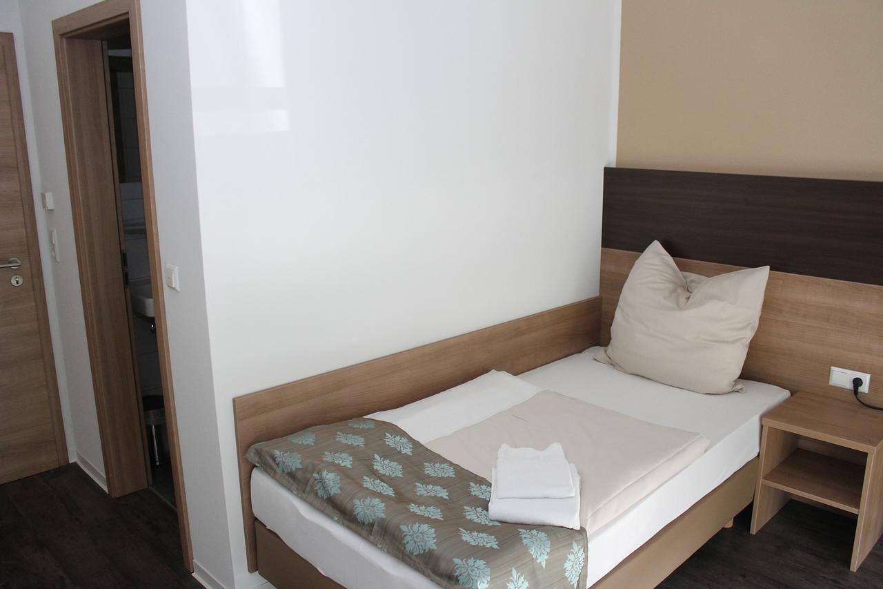 Hotel Pizzeria Da Beni Kochersteinsfeld Kültér fotó